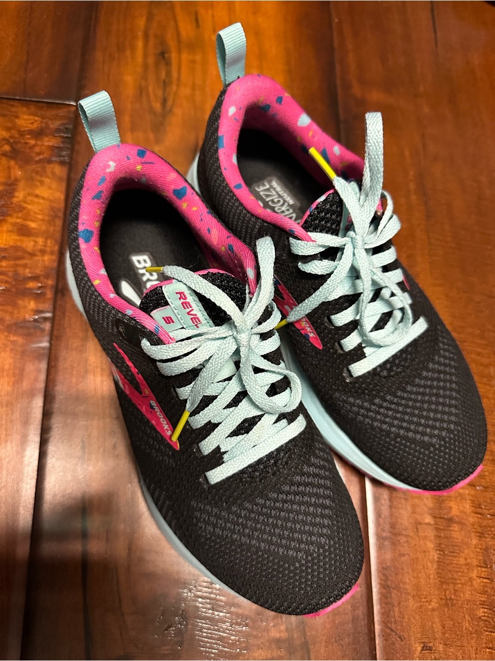 Brooks Revel Sneakers